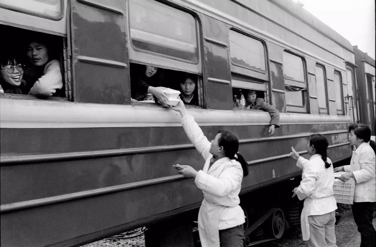 火车上吵闹原视频,火车上人声鼎沸视频