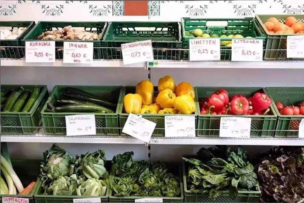 明明知道会倒闭，俩姑娘却还是开了这家零包装的超市，只为告诉你一件被忽略的事