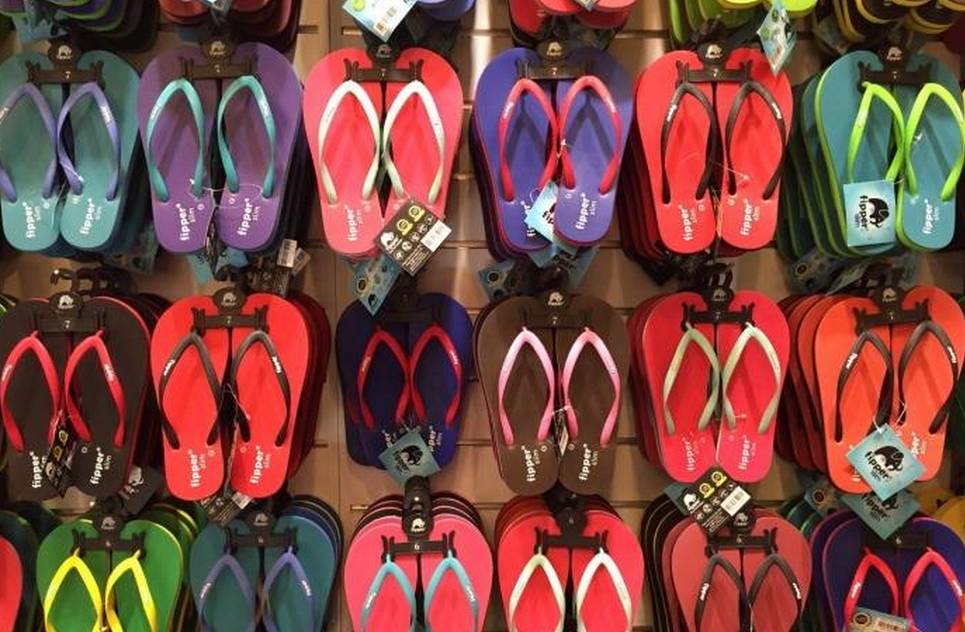 百搭拖鞋选哪一款便宜又好穿,好看又好穿还百搭还不发臭的拖鞋