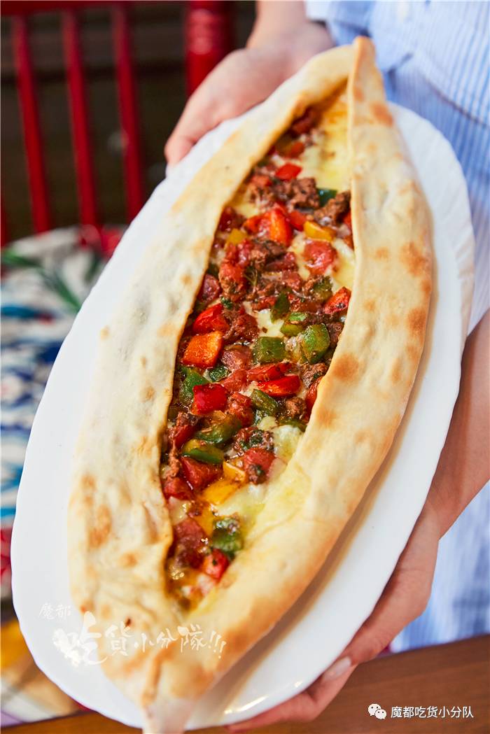 号称大使馆后厨，这块船型披萨在人广藏了7年