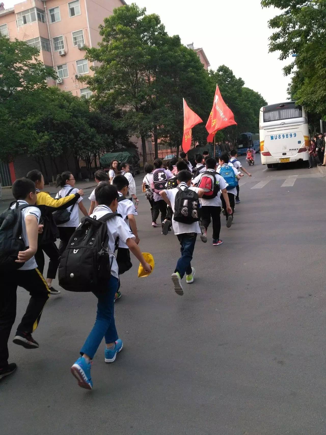 快乐童年放飞梦想诗歌,快乐校园梦想起航