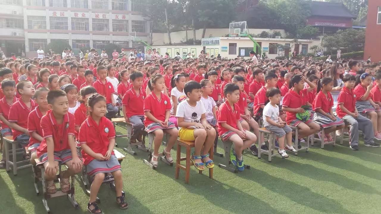 快乐童年放飞梦想诗歌,快乐校园梦想起航