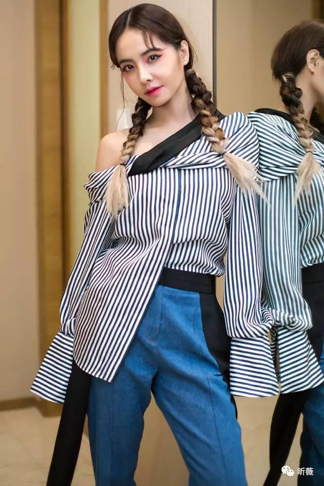 你的一字肩会让你增重10KG？还不是因为没有学习蔡依林的“露一半”穿法！