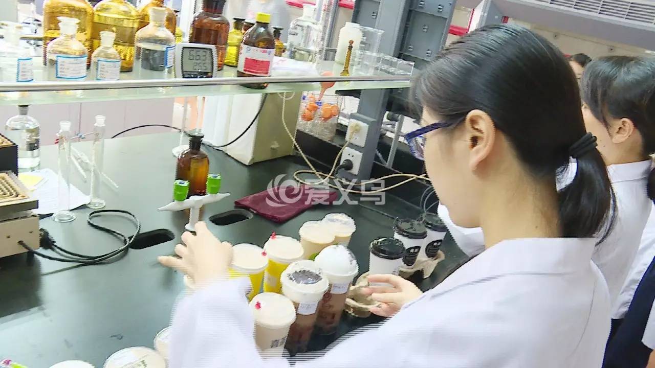 一杯奶茶等于30个鸡蛋,一杯奶茶等于一斤猪肉