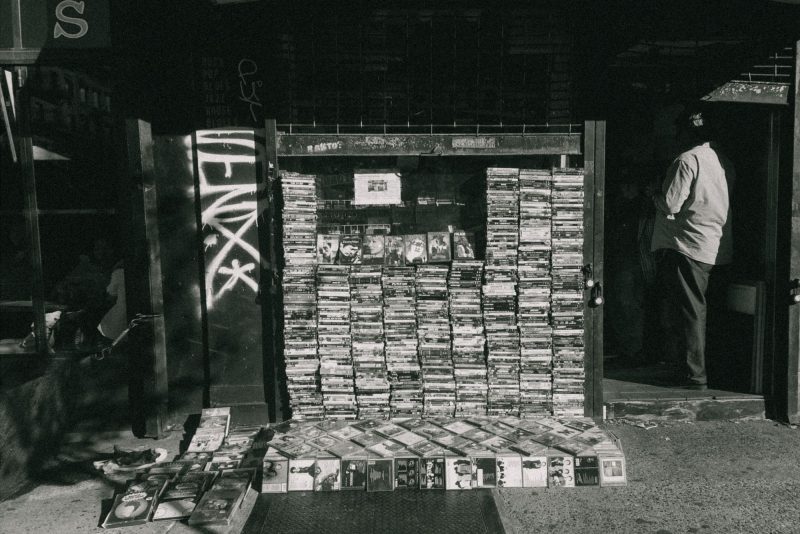 PANTONE改走时尚文青怎么了？原来他和他们都合作过