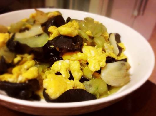 头油干枯分叉掉发用什么洗发水,精华液改善头发分叉干枯毛躁头油