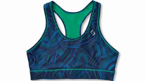 夜跑必备六大装备女,适合女生跑马的套装