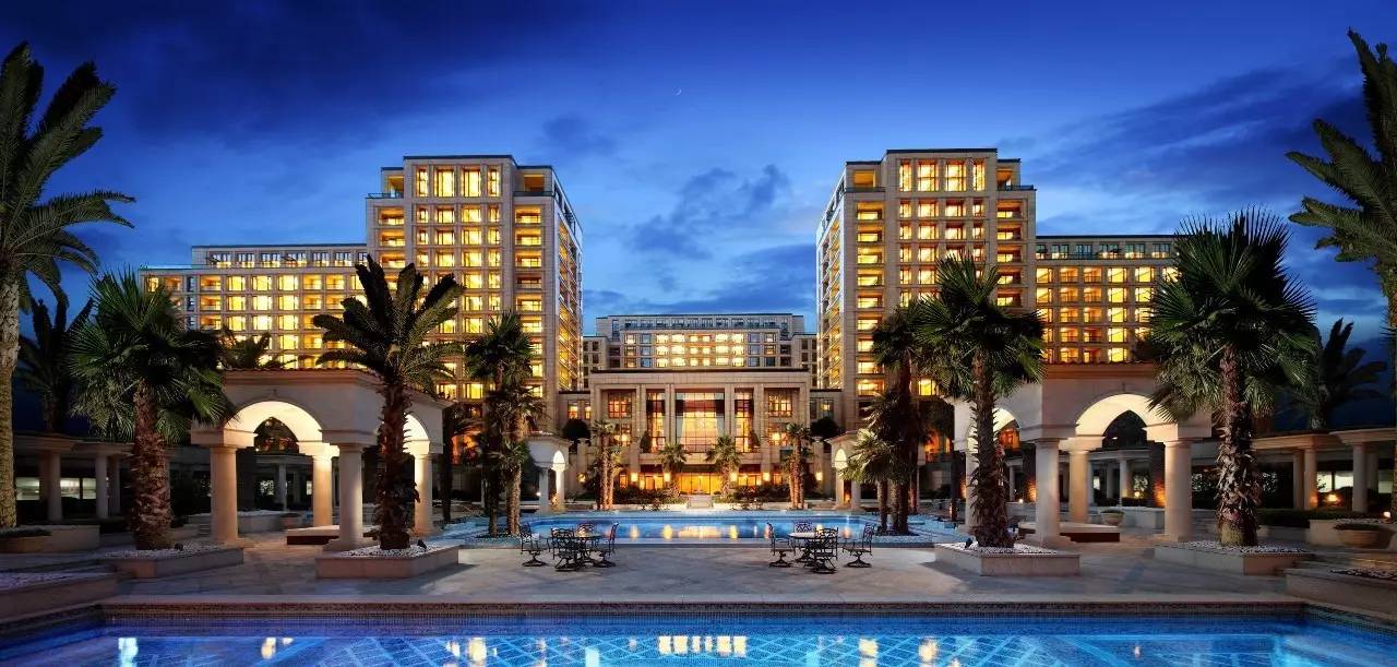 曾打造112.8万港元/㎡“亚洲之冠”的豪宅教父九龙仓,这次再造“国际精英艺术公馆”会不会把很多标杆项目甩到身后?