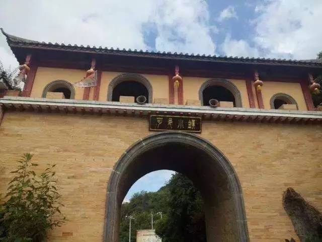 东风韵和可邑小镇哪个好玩,可邑民族文化生态旅游村