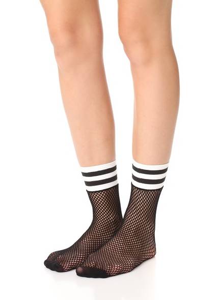 最近超火的网红袜子男,今年超流行的袜子男