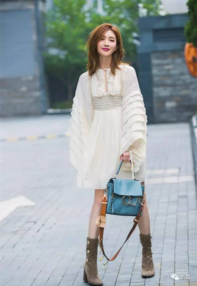 你的一字肩会让你增重10KG？还不是因为没有学习蔡依林的“露一半”穿法！