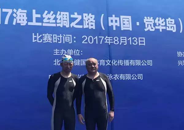 小编说户外｜南非夫妇两年半跨越6大洲，这个皮划艇装进公文包只需5分钟？