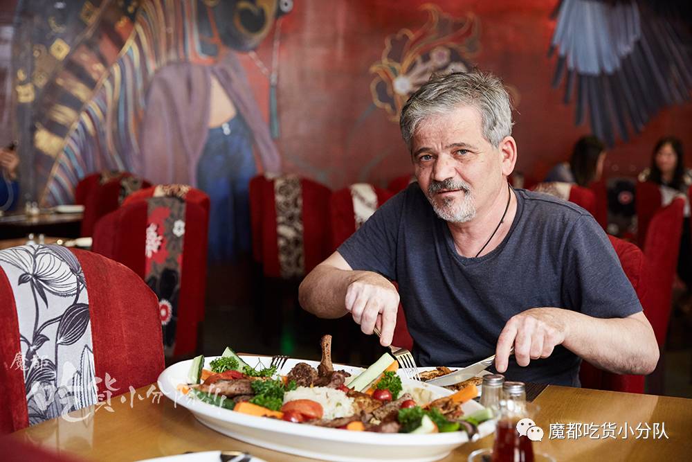 号称大使馆后厨，这块船型披萨在人广藏了7年