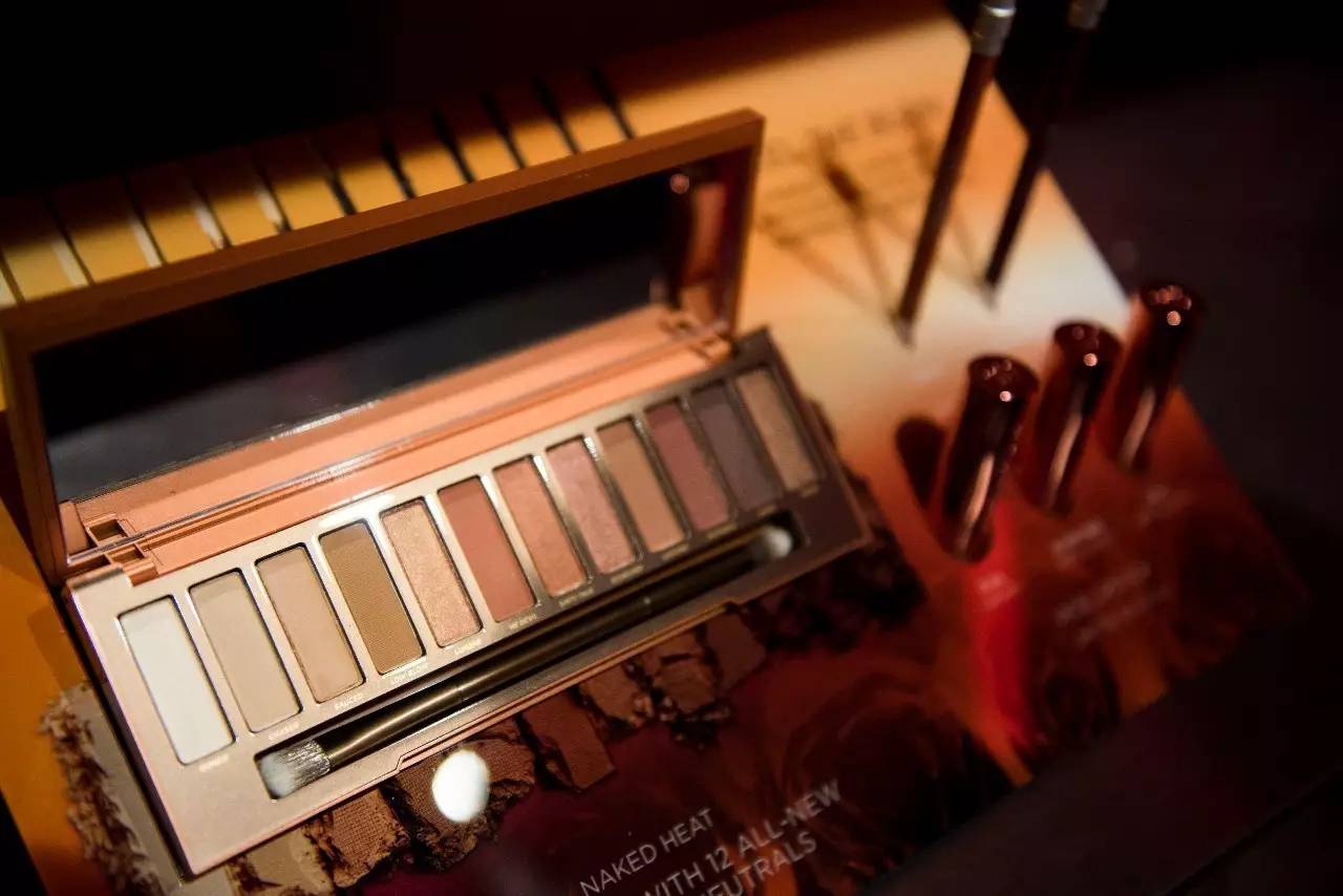 比夏天还热辣的UrbanDecayHeat，youaresoHOT!!!