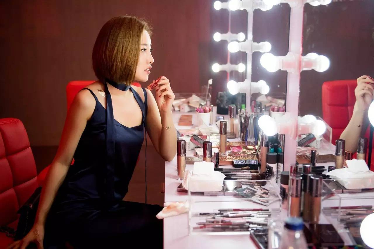 比夏天还热辣的UrbanDecayHeat，youaresoHOT!!!