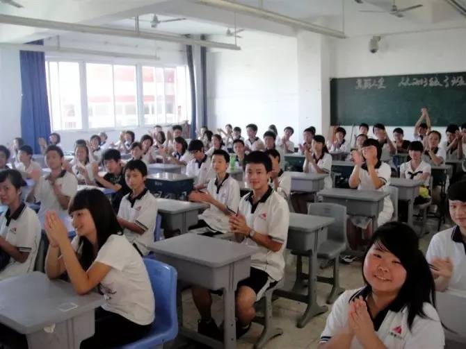 新宜宾三中,谢谢你三个字的歌词