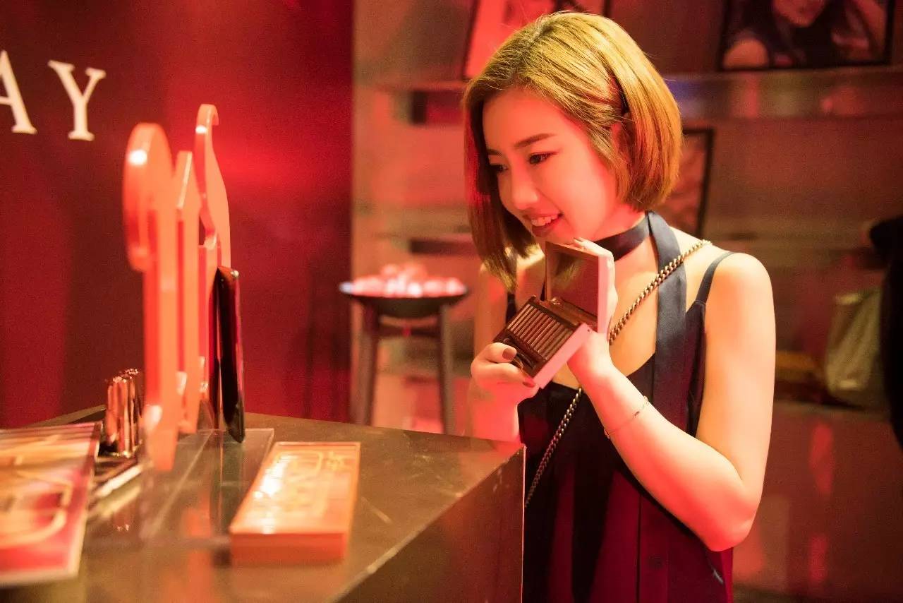 比夏天还热辣的UrbanDecayHeat，youaresoHOT!!!