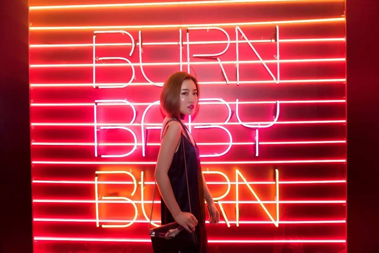 比夏天还热辣的UrbanDecayHeat，youaresoHOT!!!