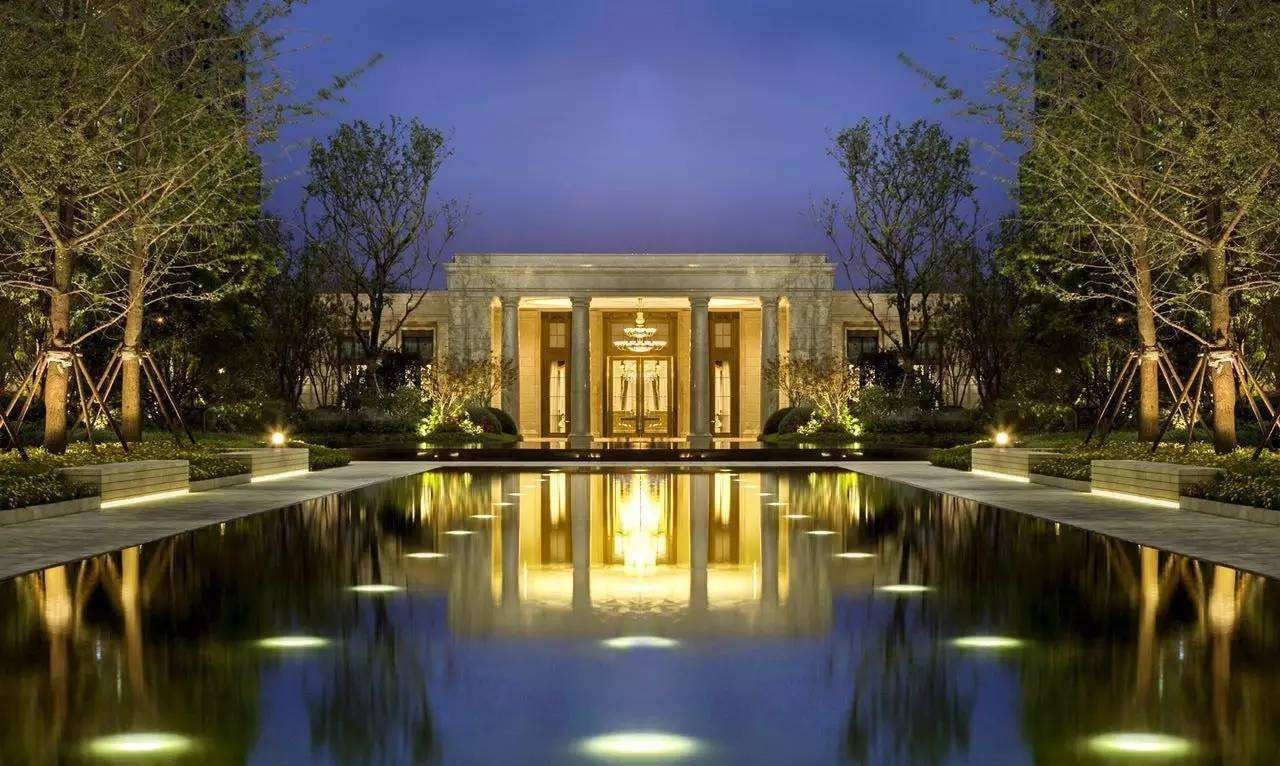 曾打造112.8万港元/㎡“亚洲之冠”的豪宅教父九龙仓,这次再造“国际精英艺术公馆”会不会把很多标杆项目甩到身后?