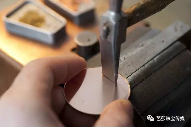 自带珠宝光泽还能百年不掉色的大明火珐琅，鬼知道它都经历了什么！｜小讲堂