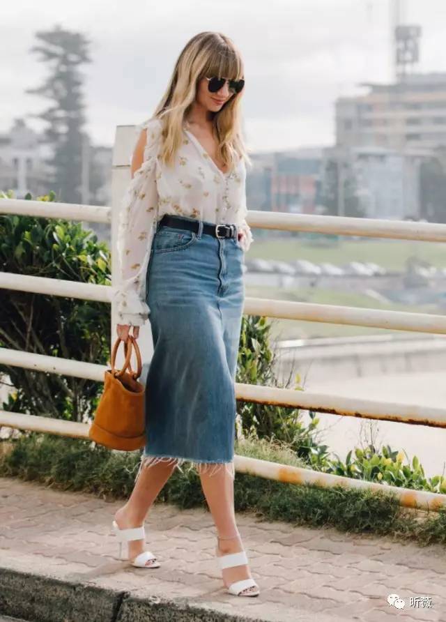 你的一字肩会让你增重10KG？还不是因为没有学习蔡依林的“露一半”穿法！