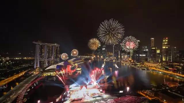 遭“我们是谁”漫画爆袭后,论如何用美食来治愈小确丧?