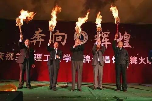 一年级新生了解新学校报到,迎新特辑大学生活从入门到精通