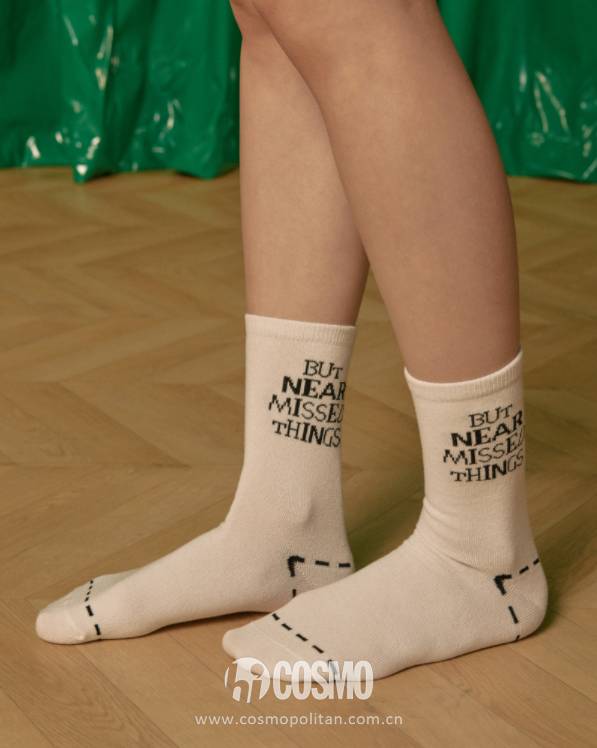 最近超火的网红袜子男,今年超流行的袜子男