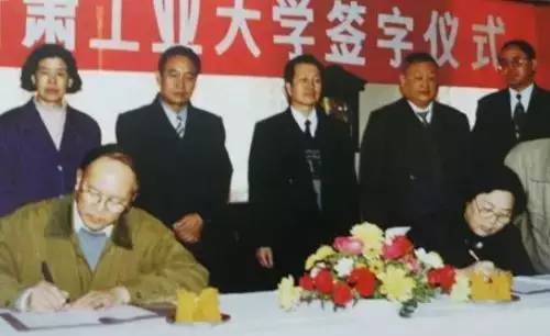 一年级新生了解新学校报到,迎新特辑大学生活从入门到精通