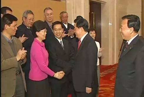 一年级新生了解新学校报到,迎新特辑大学生活从入门到精通