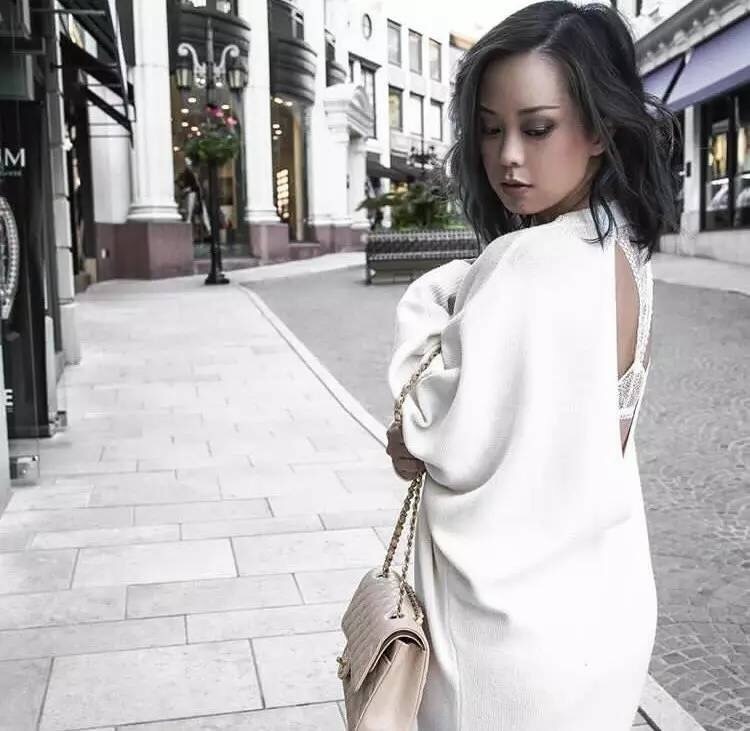 ins美妆博主，装扮世界的精灵