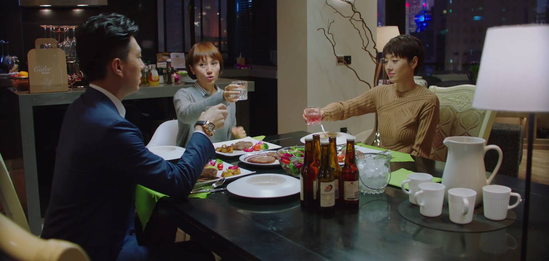 她是我追完《我的前半生》的唯一动力,可是这样的唐晶,实在让人太心疼了!