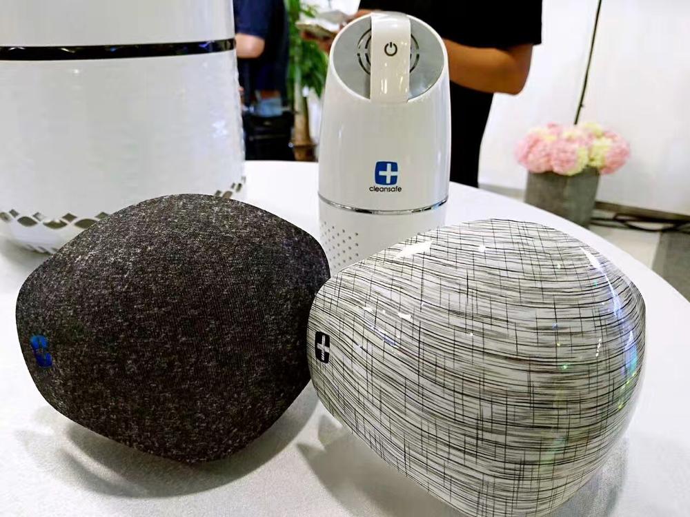 你见过空气净化器挂嘴上吗?他给口罩配电动小马达滤网可挡97%PM2.5