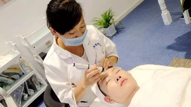 高圆圆用的美容仪,高圆圆王丽坤