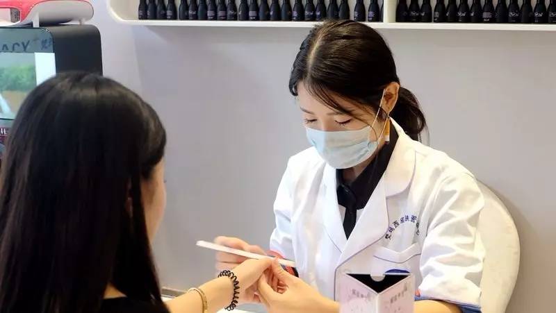 高圆圆用的美容仪,高圆圆王丽坤