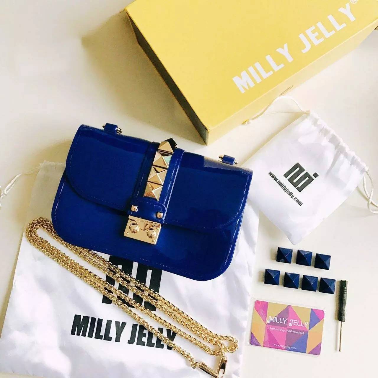 Madam问答室丨补水套装、补水喷雾仪、孕妇祛痘、小巧的包包、美白产品、长脸发型