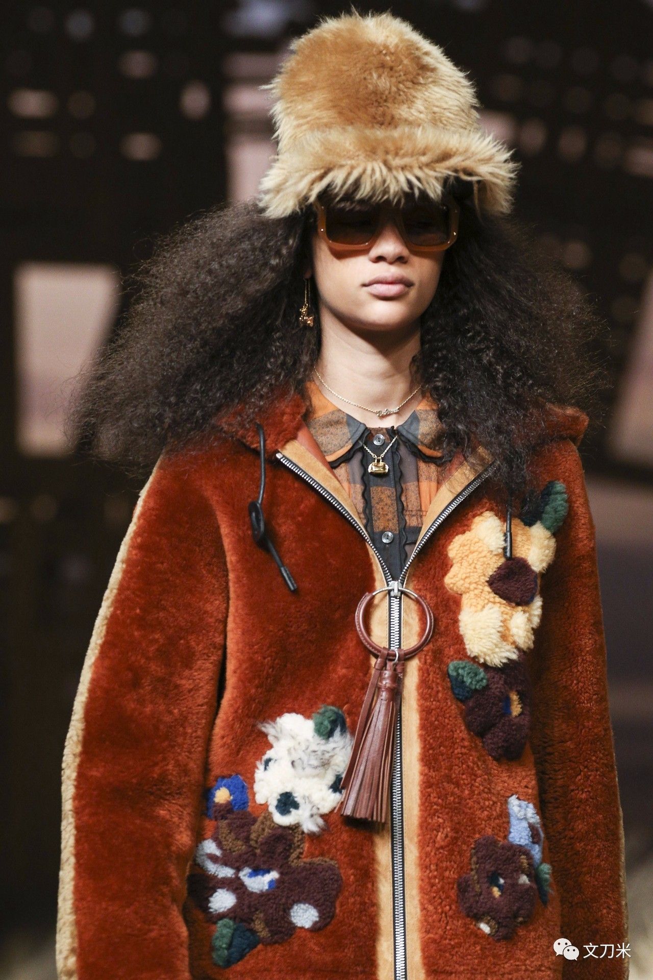 MK包包，曾经的王者荣耀如今“农药”，Coach在丛中笑