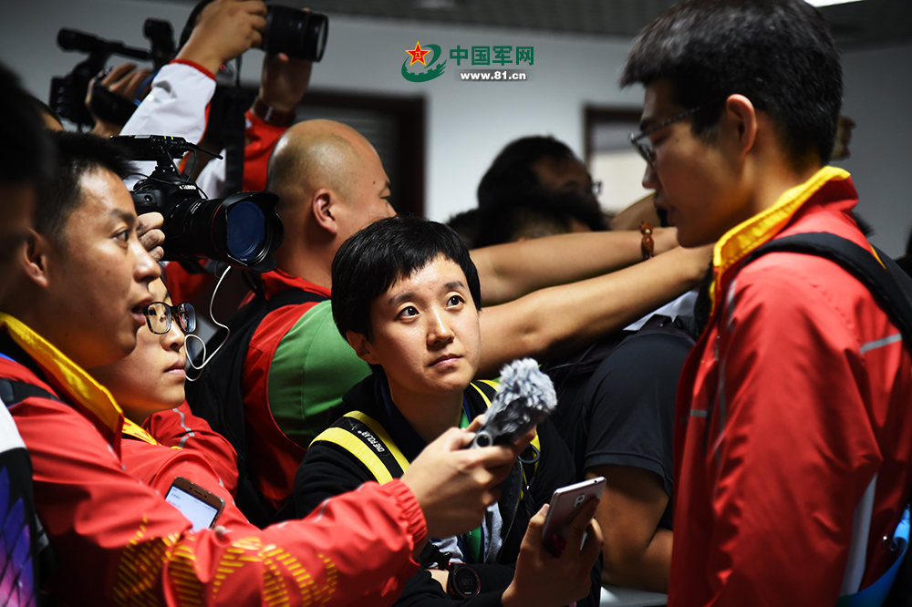 我军代表队著名老枪:年轻选手定能很快接过我们手中的枪