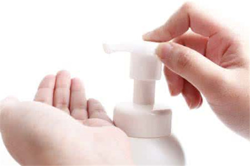 强生爽生粉“致癌”?小心!沐浴露使用不当也危险