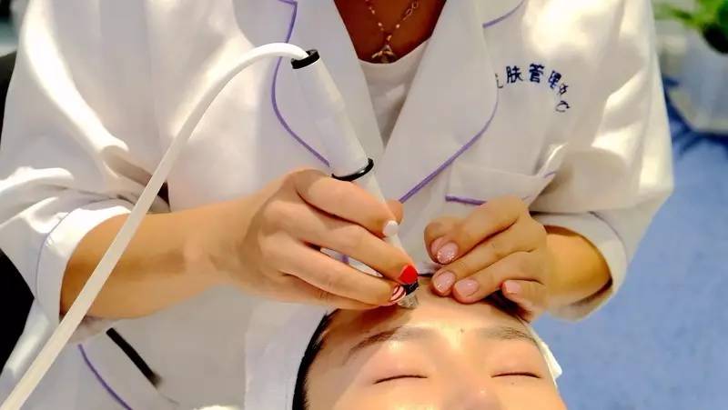 高圆圆用的美容仪,高圆圆王丽坤