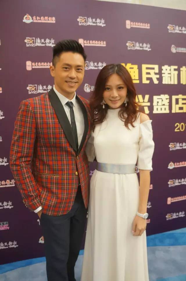 “莫澳欣，你设计的服装哪里可以买得到？！”