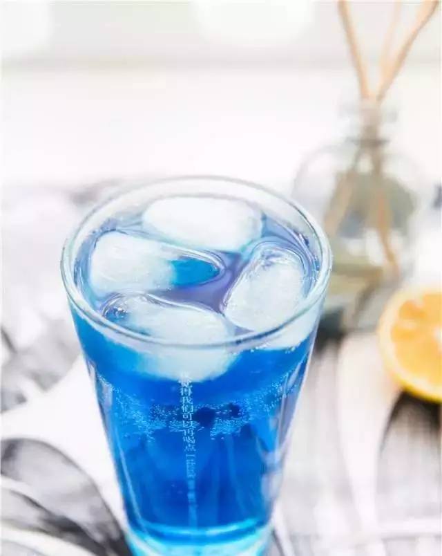 网“蓝”｜不用打飞的去巴厘岛，来上海就能喝到爆款蓝色可乐！（献给爱喝可乐的everybody