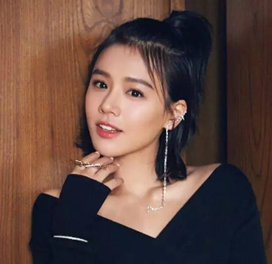 Madam问答室丨补水套装、补水喷雾仪、孕妇祛痘、小巧的包包、美白产品、长脸发型