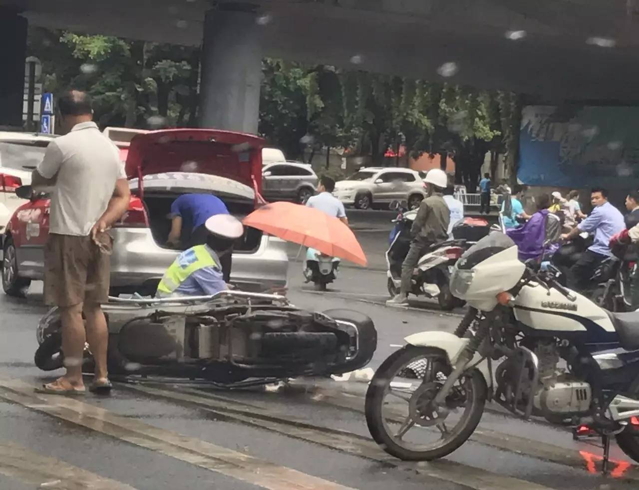 每一个你在南宁街头不知所措需要帮助的时刻,找他们,准没错!