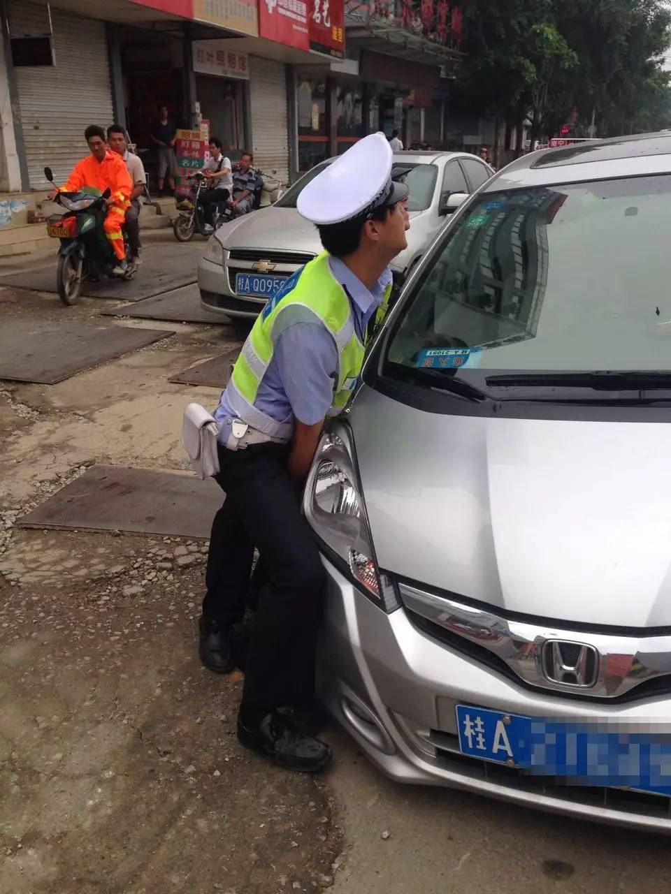 每一个你在南宁街头不知所措需要帮助的时刻,找他们,准没错!