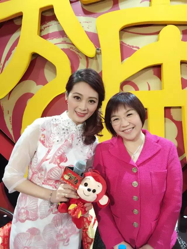 “莫澳欣，你设计的服装哪里可以买得到？！”