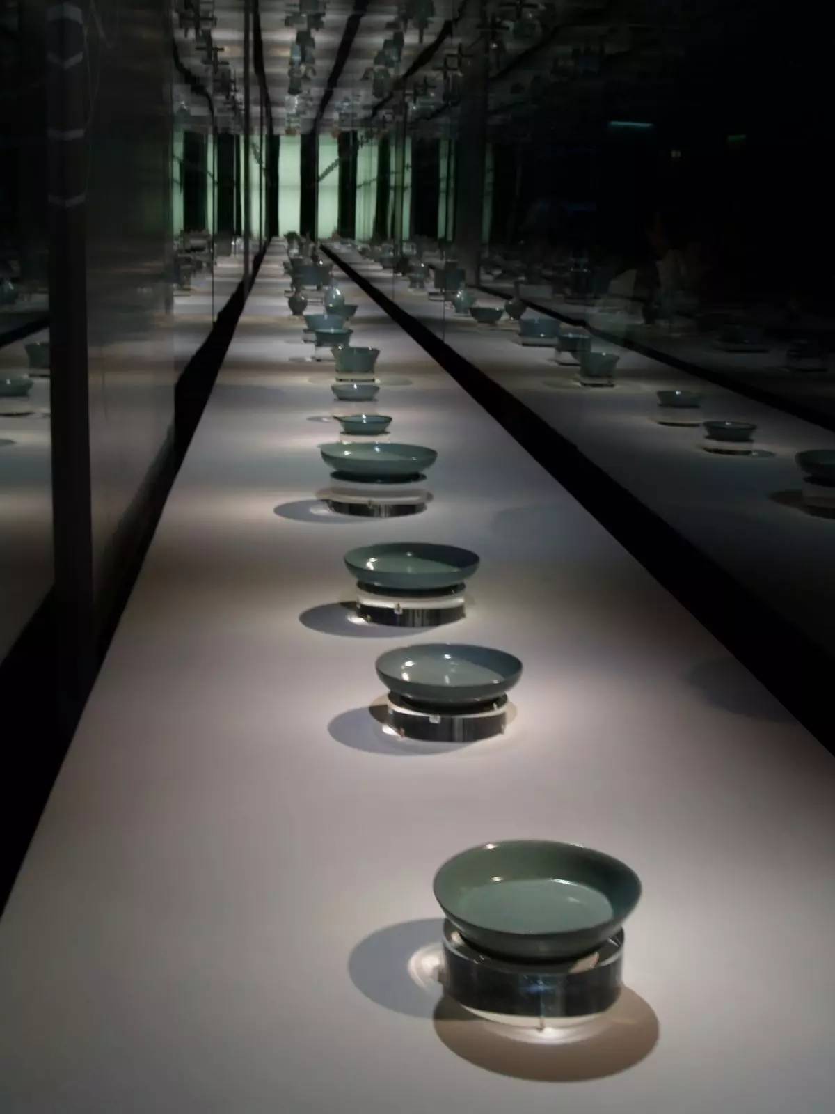 世界三件顶级汝瓷,汝瓷是唯一一个向天取色的瓷器