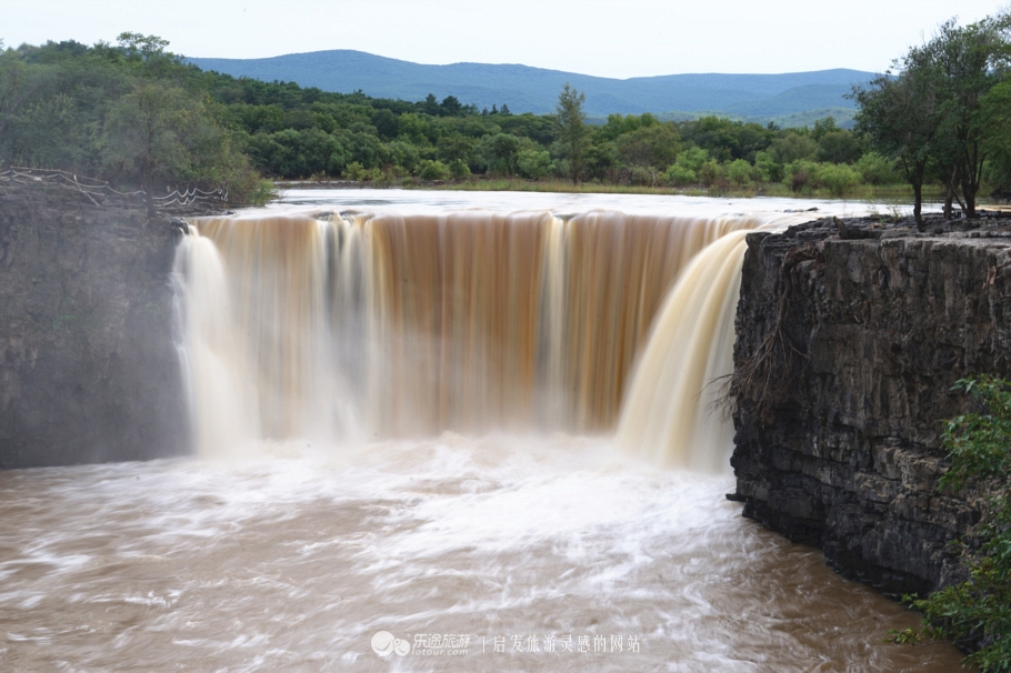 吊水楼瀑布是一道亮丽的风景线,镜泊湖吊水楼瀑布洪水
