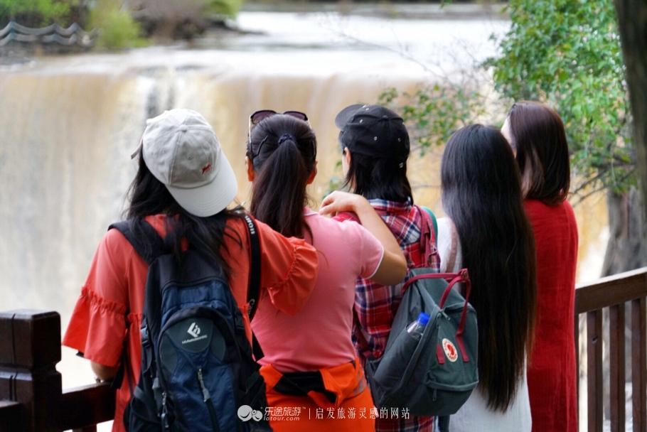 吊水楼瀑布是一道亮丽的风景线,镜泊湖吊水楼瀑布洪水