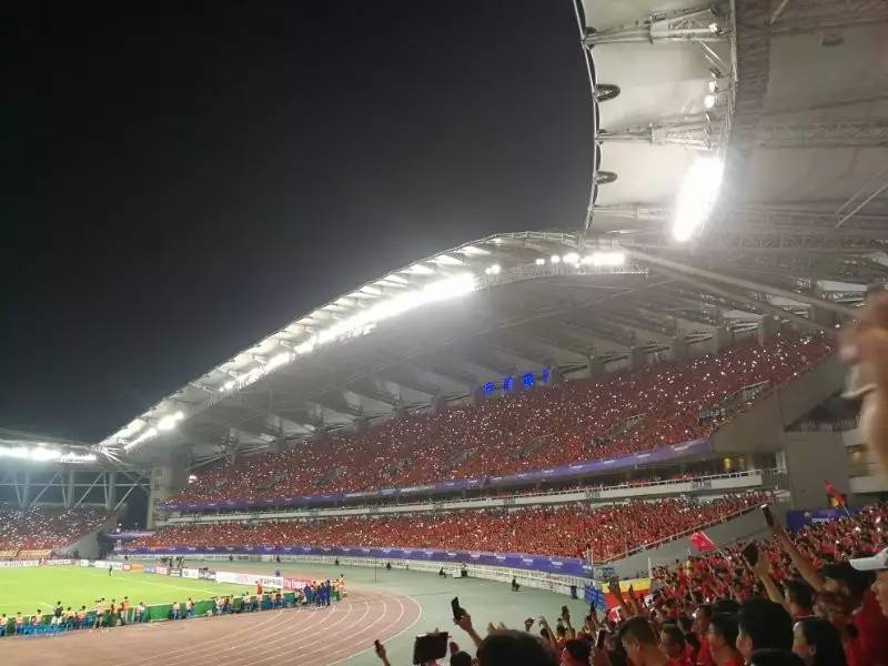 赢了！中乌大战1:0！*歌国**响彻江城！